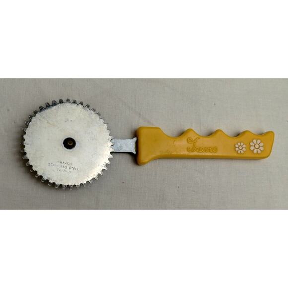 Vtg 60's Travco Hippie Daisy Flowers Yellow Kitchen Utensil Dough Pastry Cutter - Picture 1 of 5